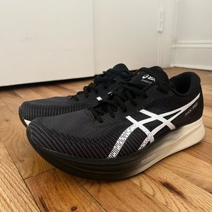 Asics Magic Speed 2 Mens 11.5 (worn twice)